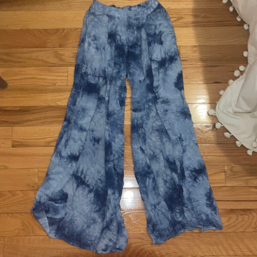 Flowy pants with high slits